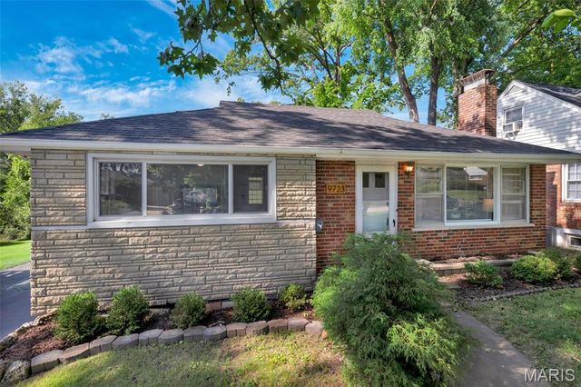 9723 Graystone Terrace, Rock Hill, MO 63119