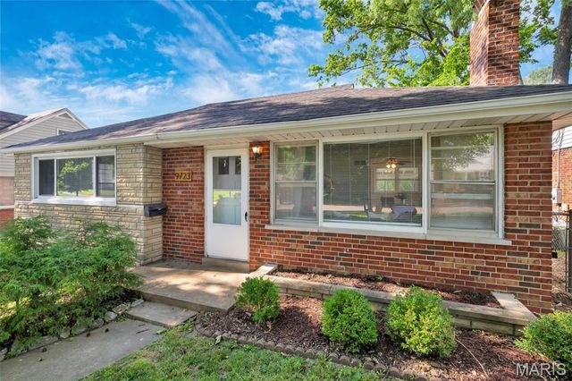 9723 Graystone Terrace, Rock Hill, MO 63119