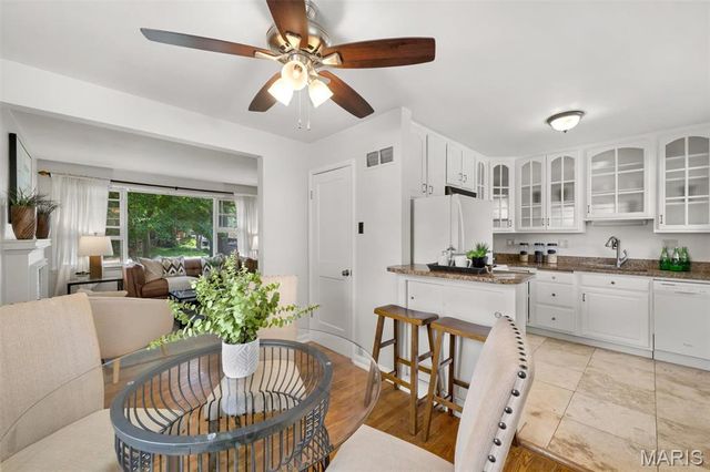 9723 Graystone Terrace, Rock Hill, MO 63119