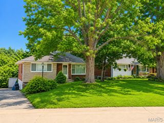 9723 Graystone Terrace, Rock Hill, MO 63119