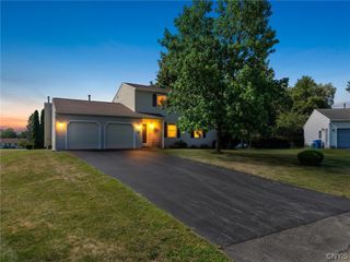 7677 Glenview Drive, Cicero, NY 13212