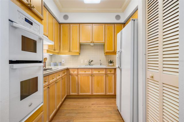 1800 BENJAMIN FRANKLIN DRIVE A905, Sarasota, FL 34236