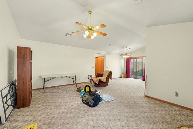 1610 Kaci Cir, Salina, KS 67401