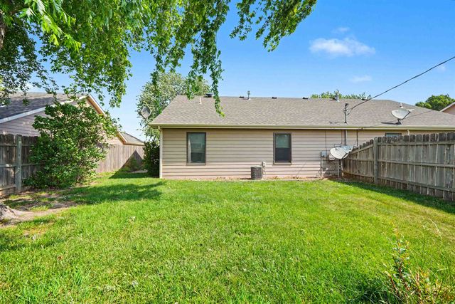 1610 Kaci Cir, Salina, KS 67401