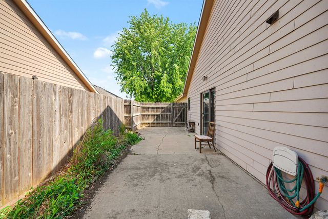 1610 Kaci Cir, Salina, KS 67401