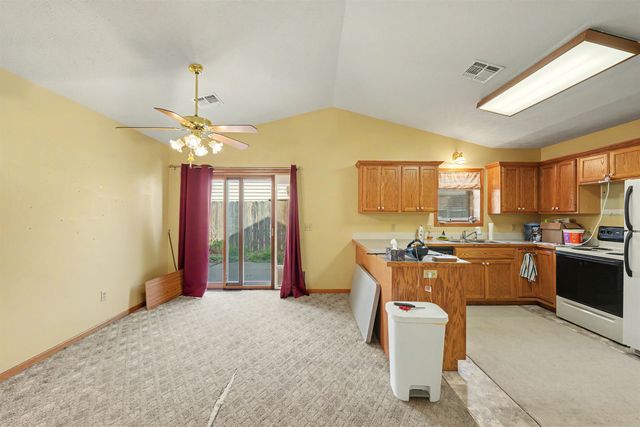 1610 Kaci Cir, Salina, KS 67401