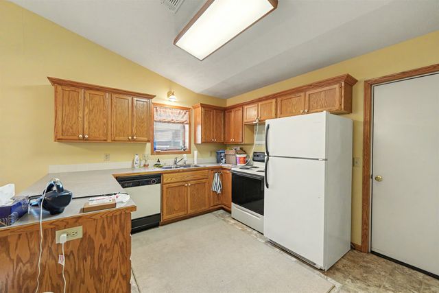 1610 Kaci Cir, Salina, KS 67401