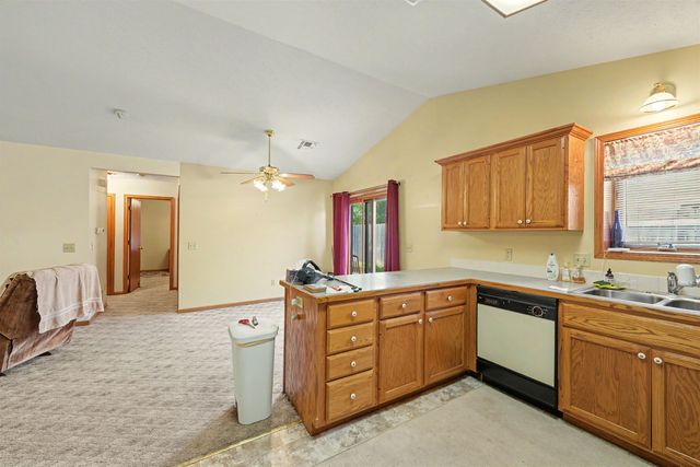 1610 Kaci Cir, Salina, KS 67401