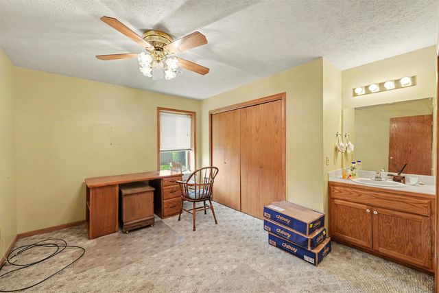 1610 Kaci Cir, Salina, KS 67401