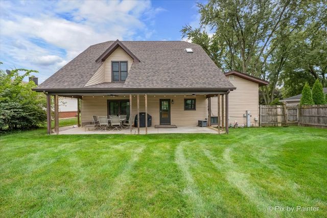 24 W Devon Avenue, Roselle, IL 60172