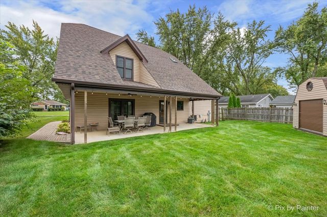 24 W Devon Avenue, Roselle, IL 60172
