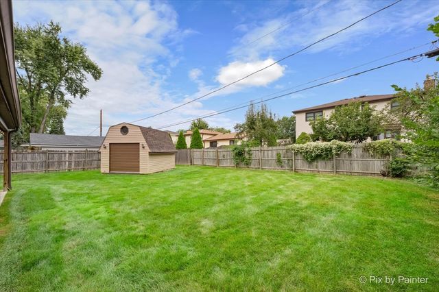 24 W Devon Avenue, Roselle, IL 60172
