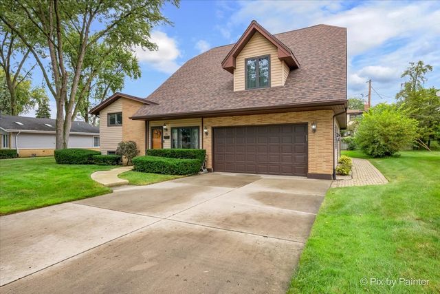 24 W Devon Avenue, Roselle, IL 60172