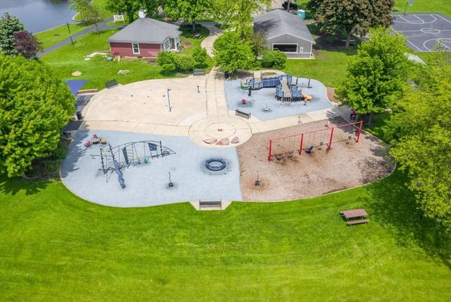 24 W Devon Avenue, Roselle, IL 60172