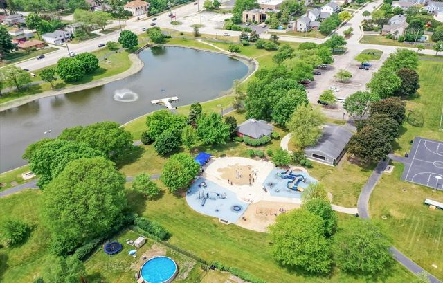 24 W Devon Avenue, Roselle, IL 60172