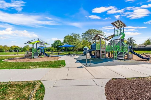 24 W Devon Avenue, Roselle, IL 60172