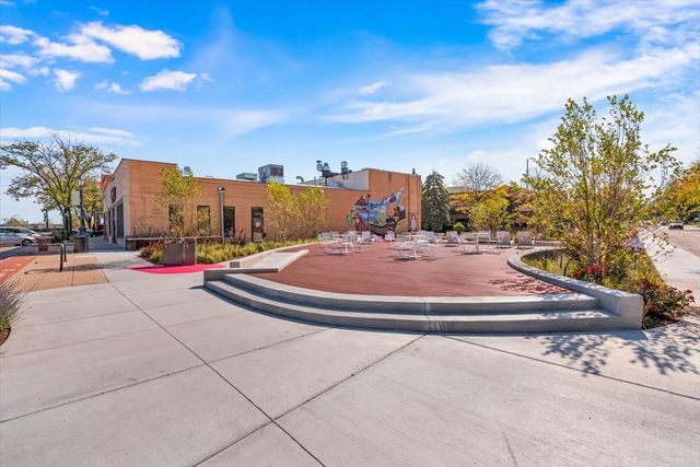 24 W Devon Avenue, Roselle, IL 60172
