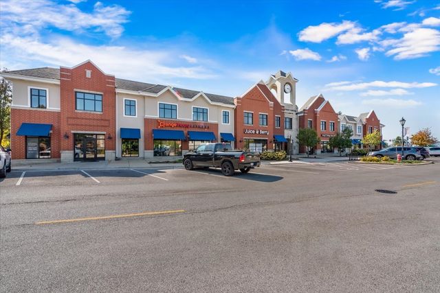 24 W Devon Avenue, Roselle, IL 60172