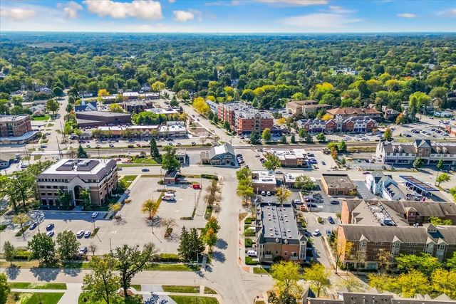 24 W Devon Avenue, Roselle, IL 60172