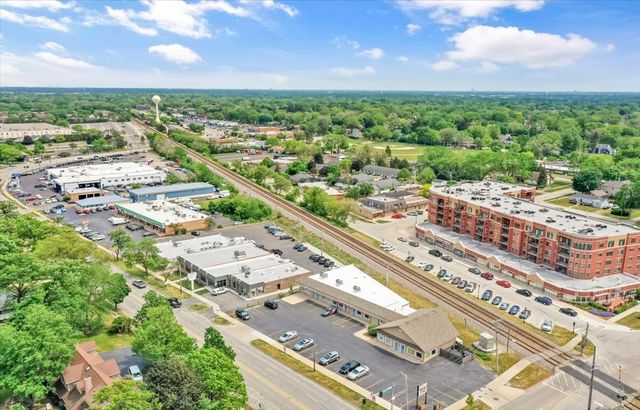 24 W Devon Avenue, Roselle, IL 60172