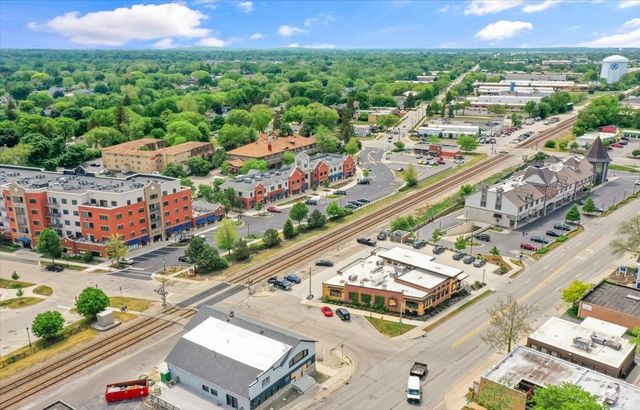 24 W Devon Avenue, Roselle, IL 60172