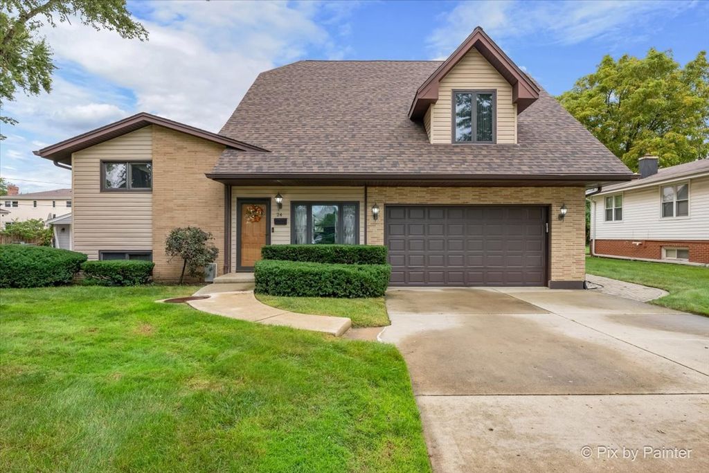 24 W Devon Avenue, Roselle, IL 60172