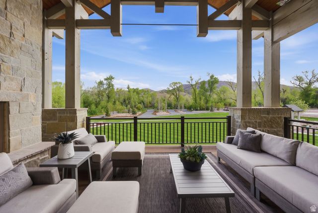 1034 S 9150 E, Huntsville, UT 84317
