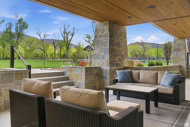 1034 S 9150 E, Huntsville, UT 84317