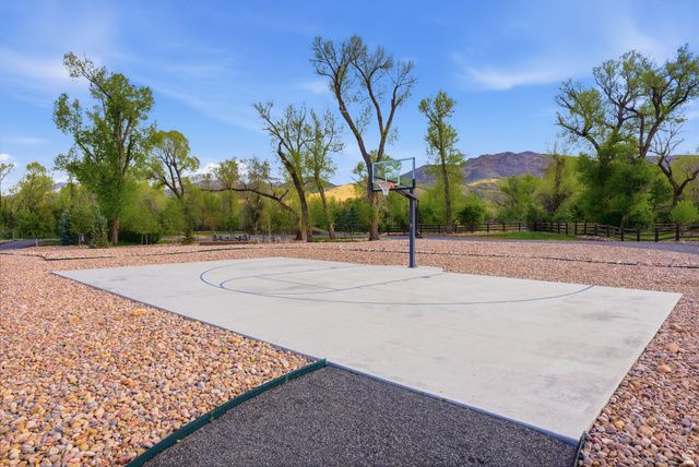 1034 S 9150 E, Huntsville, UT 84317