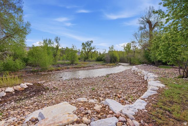 1034 S 9150 E, Huntsville, UT 84317