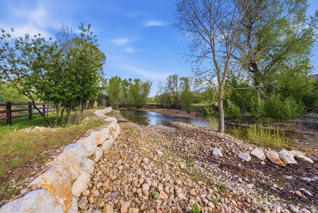 1034 S 9150 E, Huntsville, UT 84317
