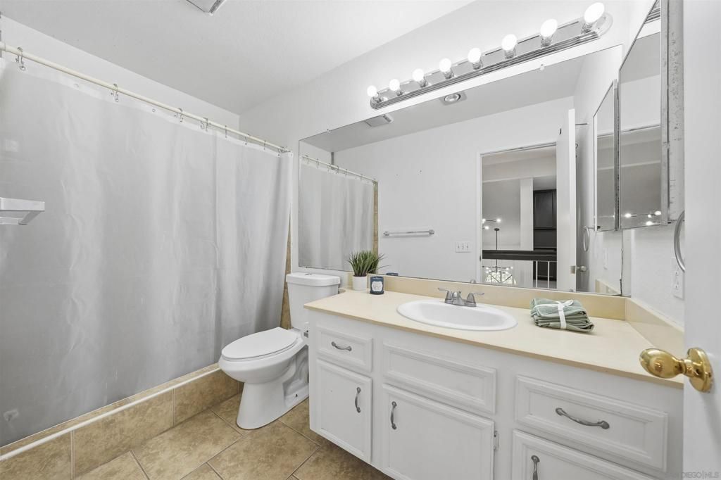 Image 25 of property listing at 403 Horizon View Dr, Chula Vista, CA 91910