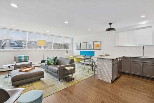 2726 Central Street 2D, Evanston, IL 60201