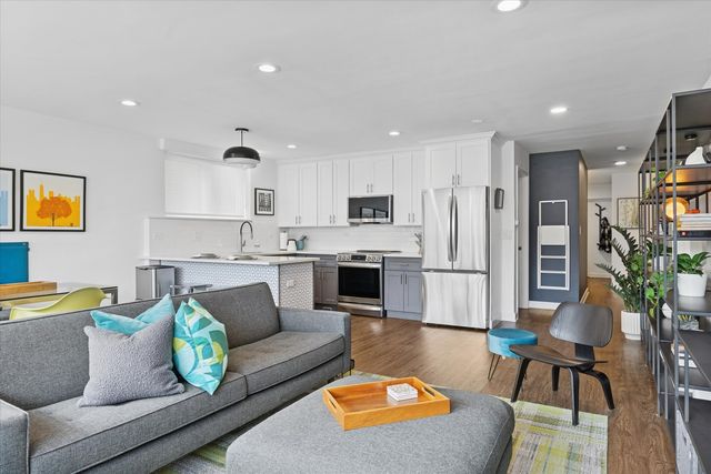 2726 Central Street 2D, Evanston, IL 60201