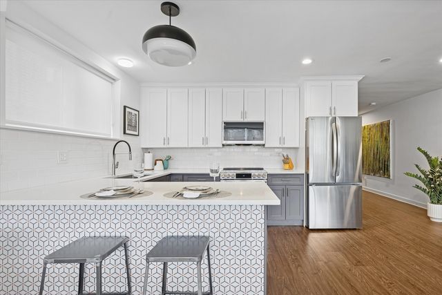 2726 Central Street 2D, Evanston, IL 60201