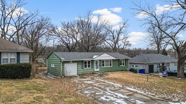 8513 Riggs Street, Overland Park, KS 66212
