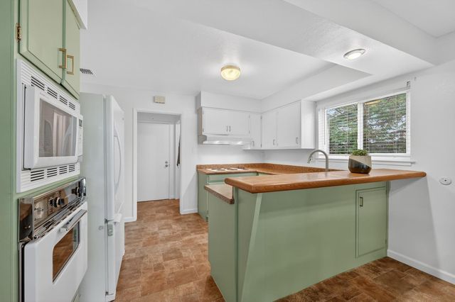 6430 Rexford Way, Carmichael, CA 95608