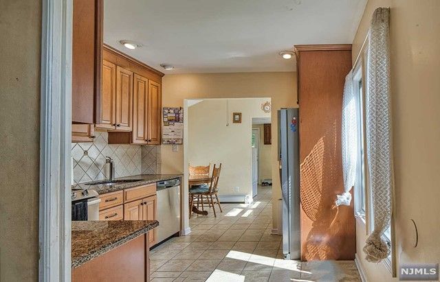 99 Village Road, Pequannock Township, NJ 07444