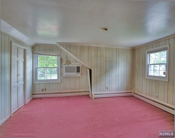 99 Village Road, Pequannock Township, NJ 07444