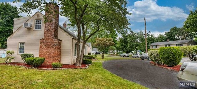 99 Village Road, Pequannock Township, NJ 07444