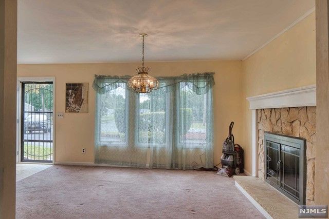 99 Village Road, Pequannock Township, NJ 07444