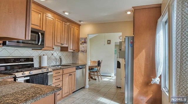 99 Village Road, Pequannock Township, NJ 07444