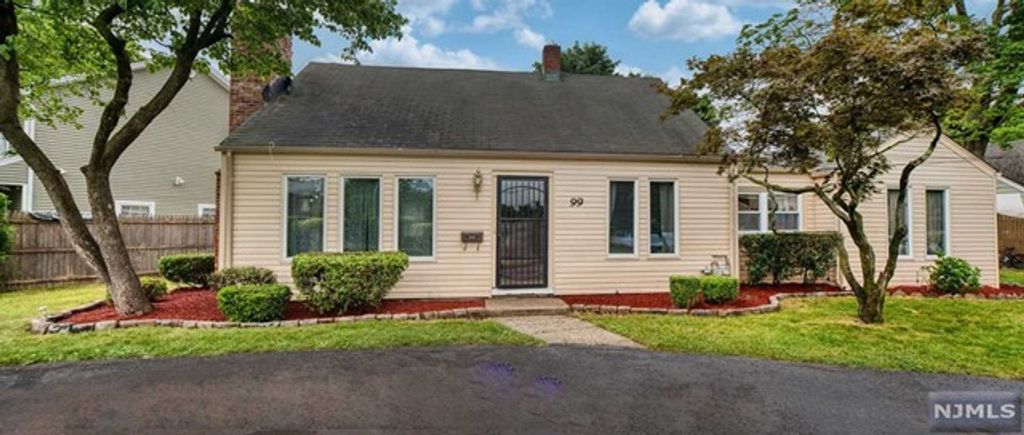 99 Village Road, Pequannock Township, NJ 07444
