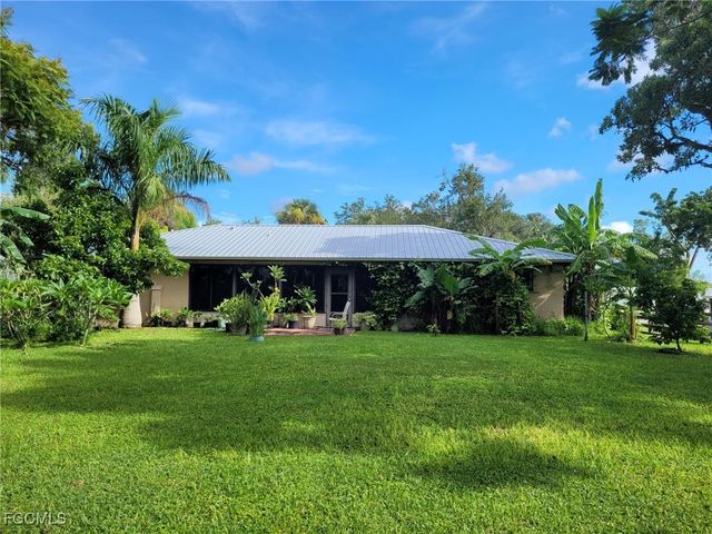 3145 Shell LN, Fort Denaud, FL 33935