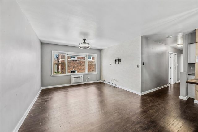 938 North Boulevard 201, Oak Park, IL 60301