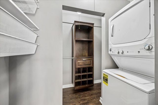 938 North Boulevard 201, Oak Park, IL 60301