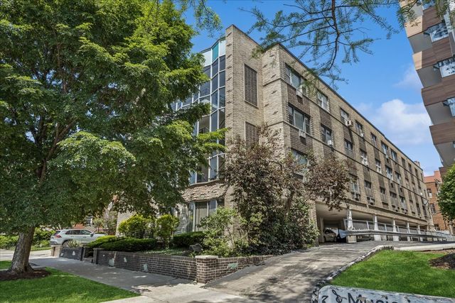 938 North Boulevard 201, Oak Park, IL 60301