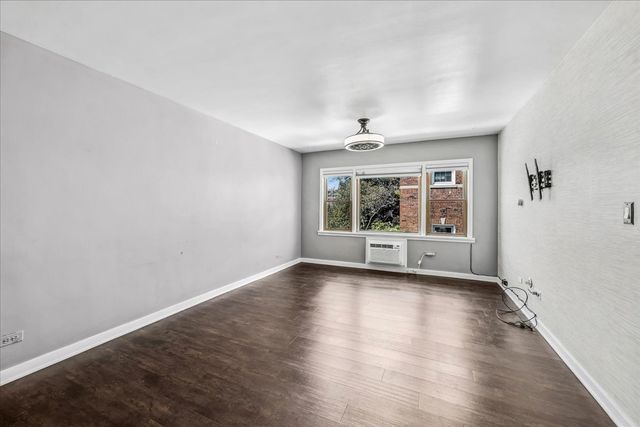 938 North Boulevard 201, Oak Park, IL 60301