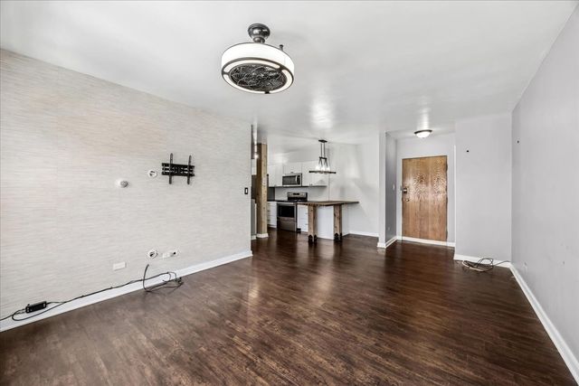 938 North Boulevard 201, Oak Park, IL 60301