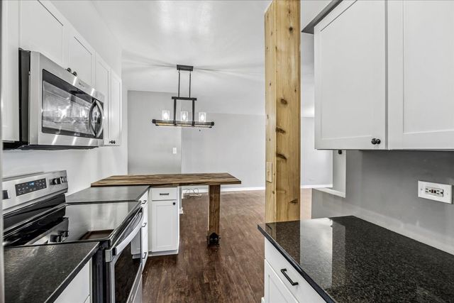 938 North Boulevard 201, Oak Park, IL 60301